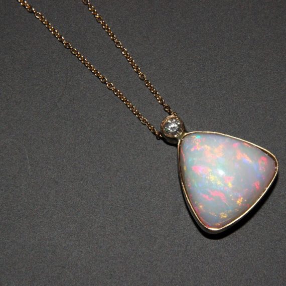 guidetti-yellow-gold-necklace-with-fire-opal-and-brilliant-cut-diamond
