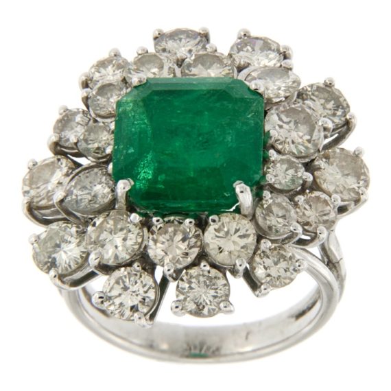 G2561-white-gold-ring-with-diamonds-and-central-emerald